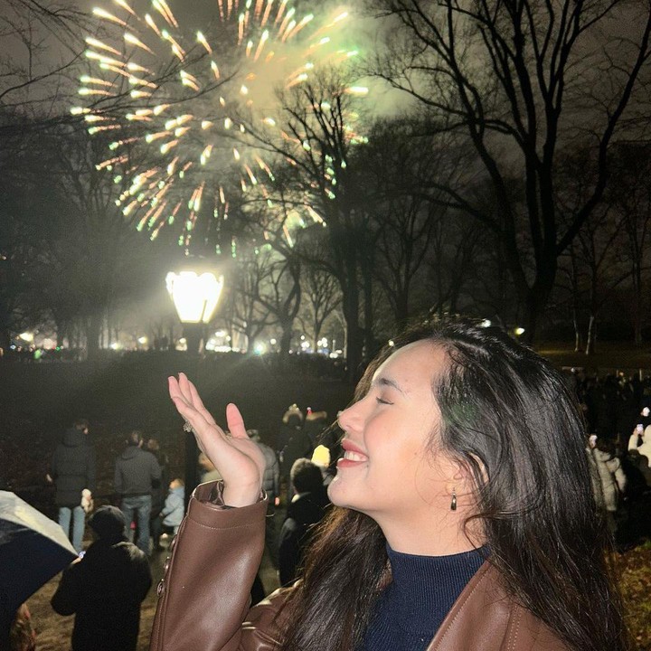 <p>Baru-baru ini, Beby Tsabina juga membagikan potret ketika tengah menikmati malam Tahun Baru 2023 di Central Park, New York. (Foto: Instagram @bebytsabina)</p>