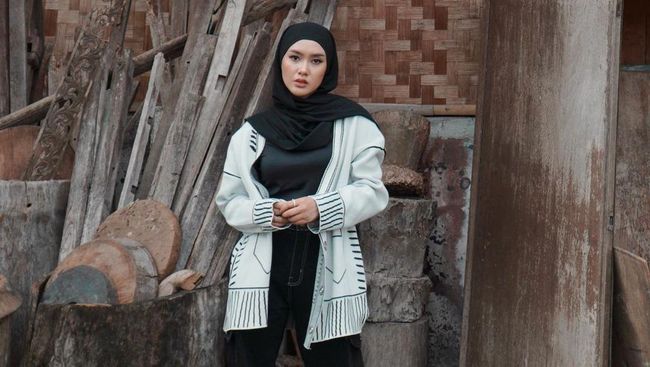 Blasphemed for Removing Hijab, Cita Citata Gives a Firm Answer