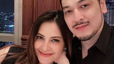 img-title Jarang Terekspos, Ini 8 Potret Cut Tari Bahagia dengan Sang Suami Muda