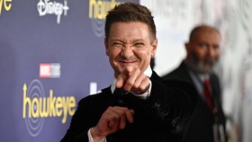 Kaget Robert Downey Jr Comeback, Jeremy Renner Spam Chat Grup Avengers