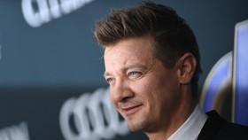 Ramai Seleb Hollywood Kirim Doa untuk Kesembuhan Jeremy Renner