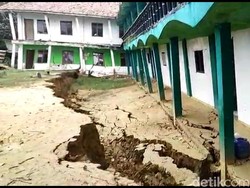 Tanah Ambles 3 Meter, Gedung Madrasah di Sampang Nyaris Roboh