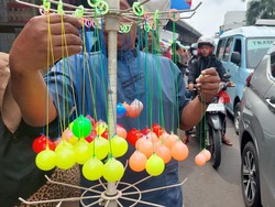 Berburu Cuan dari Jualan Lato-lato, Kini Jadi Kerjaan Sampingan