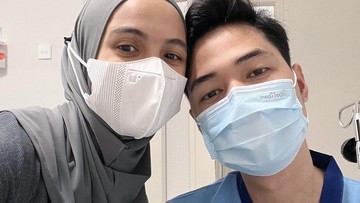 GINA MENYANYI DI RUANG OPERASI