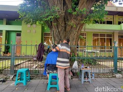 Jogja Masih Punya Barber di Bawah Pohon Beringin, Coba ke Sini