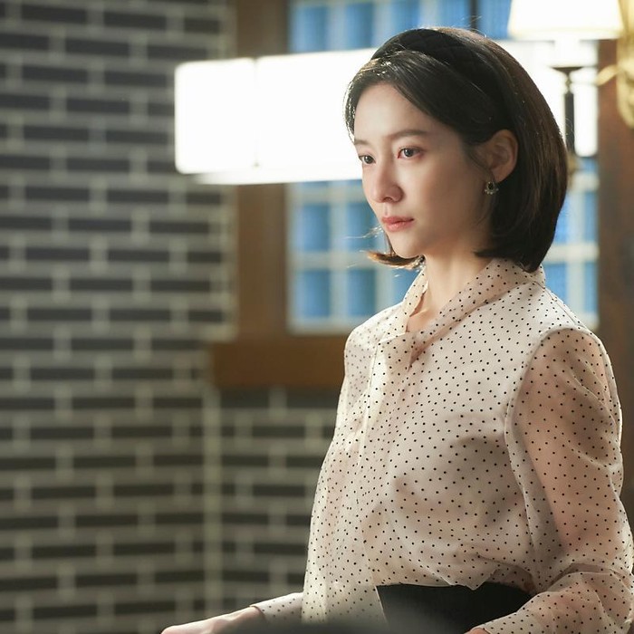 Park Ji Hyun sebagai Mo Hyun Min di Reborn Rich (2022) Park Ji Hyun sebagai Mo Hyun Min di Reborn Rich (2022)