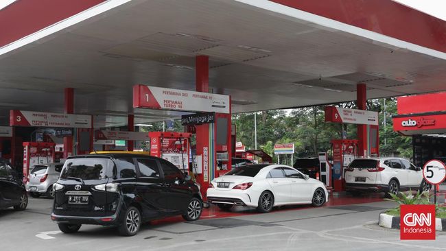 Latest list of fuel prices December 1 after Pertamina lowered them
