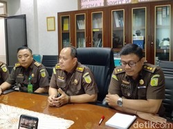 Ternyata Suami yang Ikut Gerebek Kasipidum Juga Bekerja sebagai Jaksa