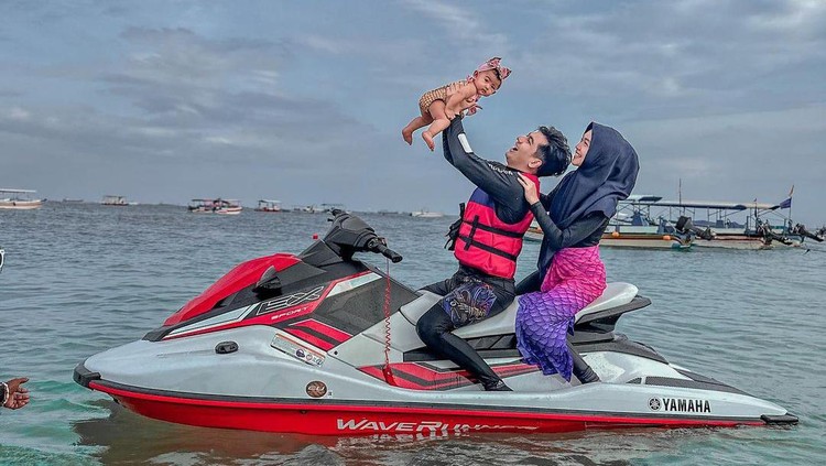 Ria Ricis bersama Tengku Ryan dan Moana