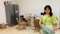 <p>Ruang makan Lala juga terlihat begitu sederhana dilengkapi meja makan yang tidak terlalu besar, tetapi cukup untuk menyajikan beberapa makanan. (Foto: YouTube Queen Lala)</p>