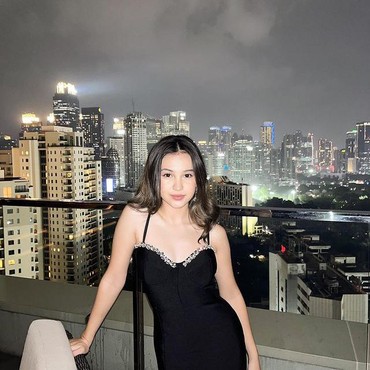 7 Penampilan Sandrinna Michelle yang Dinilai Tak Sesuai Umur, Terlalu Berani