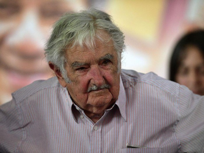Mantan presiden Uruguay, Jose Mujica disebut sebagai 'presiden termiskin di dunia'. Ia mempunyai sifat yang murah hati dan gaya hidupnya yang sederhana.