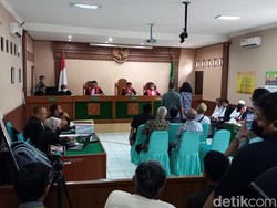 Sidang Lanjutan Bambang Tri-Gus Nur, Hadirkan Saksi Teman-Guru Jokowi
