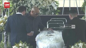VIDEO: Jenazah Pele Disemayamkan di Tengah Stadion Vila Belmiro