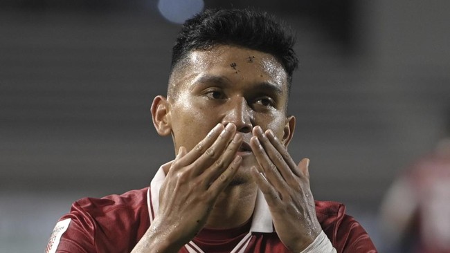 Timnas Indonesia bermain bagus di babak pertama namun harus puas bermain imbang lawan Vietnam di leg pertama semifinal Piala AFF.