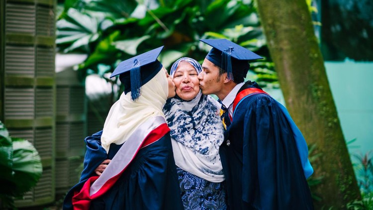 40 Ucapan Selamat Wisuda untuk Anak, Menyentuh Hati & Penuh Doa