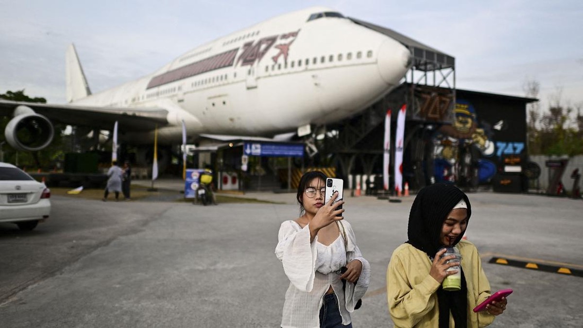 FOTO: 747 Cafe, Tempat Makan di Dalam Pesawat Terbesar di Dunia
