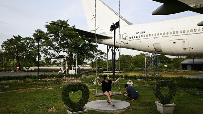 FOTO: 747 Cafe, Tempat Makan di Dalam Pesawat Terbesar di Dunia
