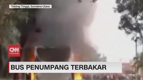 VIDEO: Bus Penumpang Terbakar, Truk Terguling Masuk Jurang