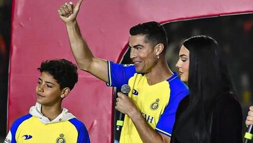 img-title Belum Nikah tapi Tinggal Serumah, CR7 & Georgina Harus Lengkapi Syarat Ini