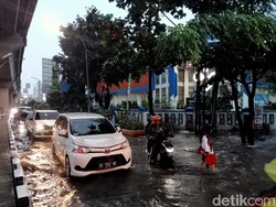 Makassar Diguyur Hujan Lebat, Jalan AP Pettarani Tergenang Sepanjang 3 Km