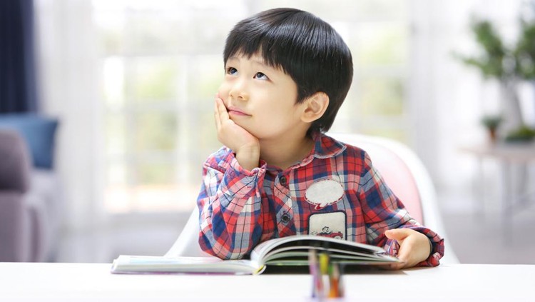 Ilustrasi Arti Anak Lahir Hari Rabu Creative smart student thinking about the future