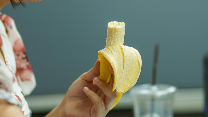 Ilustrasi Makan Pisang