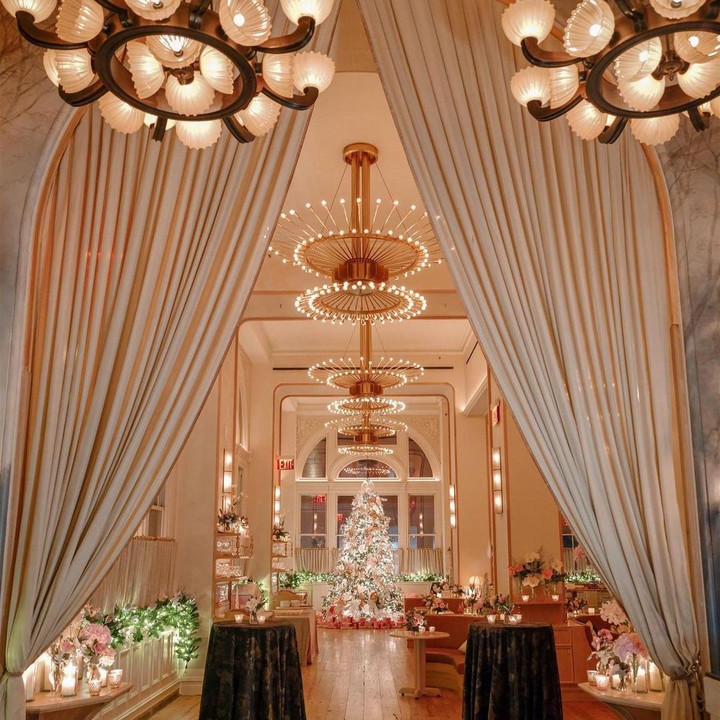 <p>Jennifer menggelar <em>baby shower</em> tepat sebelum hari Natal nih. Pesta diadakan tertutup namun megah di New York, Amerika Serikat. (Foto: Instagram @jenniferkgates)</p>
