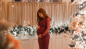 6 Potret Putri Bill Gates Gelar Baby Shower & Umumkan Jenis Kelamin Anak