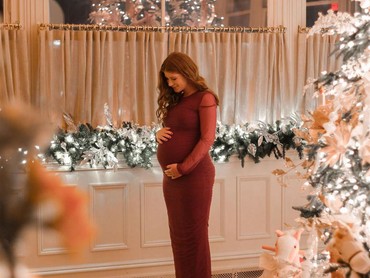 img-title 6 Potret Putri Bill Gates Gelar Baby Shower & Umumkan Jenis Kelamin Anak