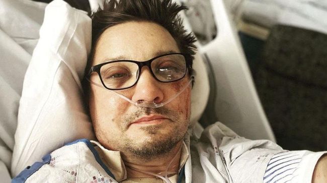 Jeremy Renner bersyukur masih hidup dan terus berjuang untuk keluarganya setelah mengalami kecelakaan fatal tepat satu tahun yang lalu.