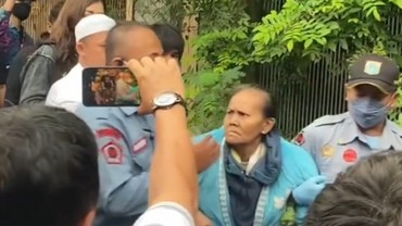 Terpopuler: Tetangga Bongkar Sifat Asli Ibu Eny hingga Kondisi Terkininya