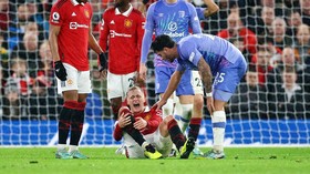 Cedera Horor, Van De Beek Menangis Saat MU Gulung Bournemouth