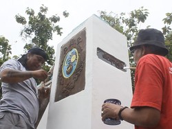 Warga Cat Tugu Tapal Batas di Klaten, Simbol Harapan Internal Keraton Rukun