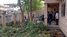 Tiko dan Eny Tadah Air Hujan Demi Bertahan Hidup di Rumah Mewah Cakung