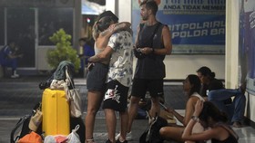 FOTO: Para Turis Asing Korban Selamat Kecelakaan Kapal Cepat di Bali