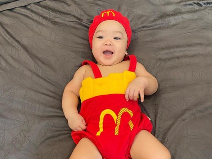 7 Potret Baby Gin Anak Gilang Dirga yang Disebut Mirip Banget Sang Ayah