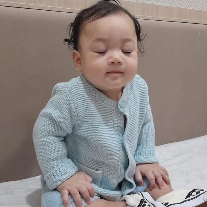 <p>Bunda, kita doakan agar Baby Gin selalu diberikan kesehatan serta mendapatkan cinta dan kasih sayang dari orang-orang di sekitarnya, ya. (Foto: Instagram: @gilangdirga)</p>