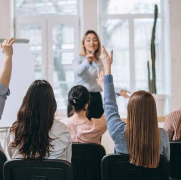 img-title Ingin Tampil Percaya Diri Saat Melakukan Public Speaking? Ikuti 5 Tips ini, yuk!