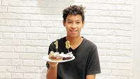 <p>Putra sulung Sophie Navita diketahui sedang mengenyam pendidikan di Universitas Gadjah Mada (UGM) Yogyakarta jurusan Hukum. (Foto: Instagram @sophienavita)</p>