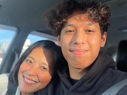 7 Potret Anak Pertama Sophie Navita dan Pongki Barata yang Kuliah di UGM