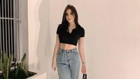 <p>Beberapa dari Bunda mungkin tak asing dengan Rinoa Senduk, ya? Sosoknya semakin dikenal publik sejak bermain dalam serial Si Doel The Series. (Foto: Instagram @rinoaaurora)<br /><br /><br /></p>