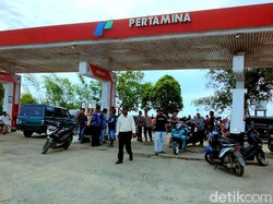 Heboh Kendaraan Mogok Massal Usai Isi BBM di SPBU Karawang