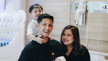 img-title Temani Tasya Kamila Lahiran, Randi Bachtiar: Untung Nggak Pingsan