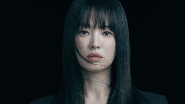 Song Hye Kyo mengaku telah menurunkan berat badan dan membuat tubuhnya menjadi sangat kurus untuk peran Moon Dong-eun dalam serial Netflix, The Glory.