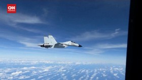 VIDEO: Detik-detik Jet Tempur China Pepet Pesawat AS di LCS