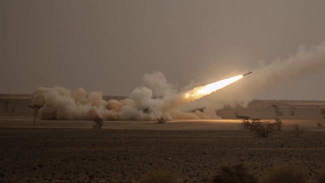 Jenderal Rusia Akui Kesalahan Fatal Sampai Mudah Digempur Ukraina Salah satu jenderal militer Rusia mengakui ada kesalahan fatal sehingga jadi sasaran empuk gempuran Ukraina dengan roket buatan AS.