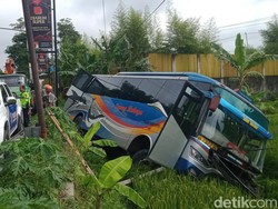 Bus Sugeng Rahayu Kecelakaan Masuk Sawah di Mojayan Klaten