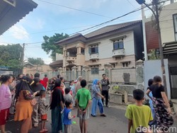 Jadi Sorotan, Rumah Mewah Ibu Eny Diserbu Warga Bikin Konten Medsos