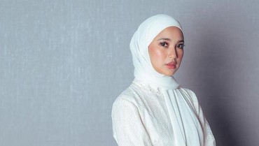img-title Jadi Istri Bupati Kendal, 8 Potret Chacha Frederica Tak Dikenali Warga